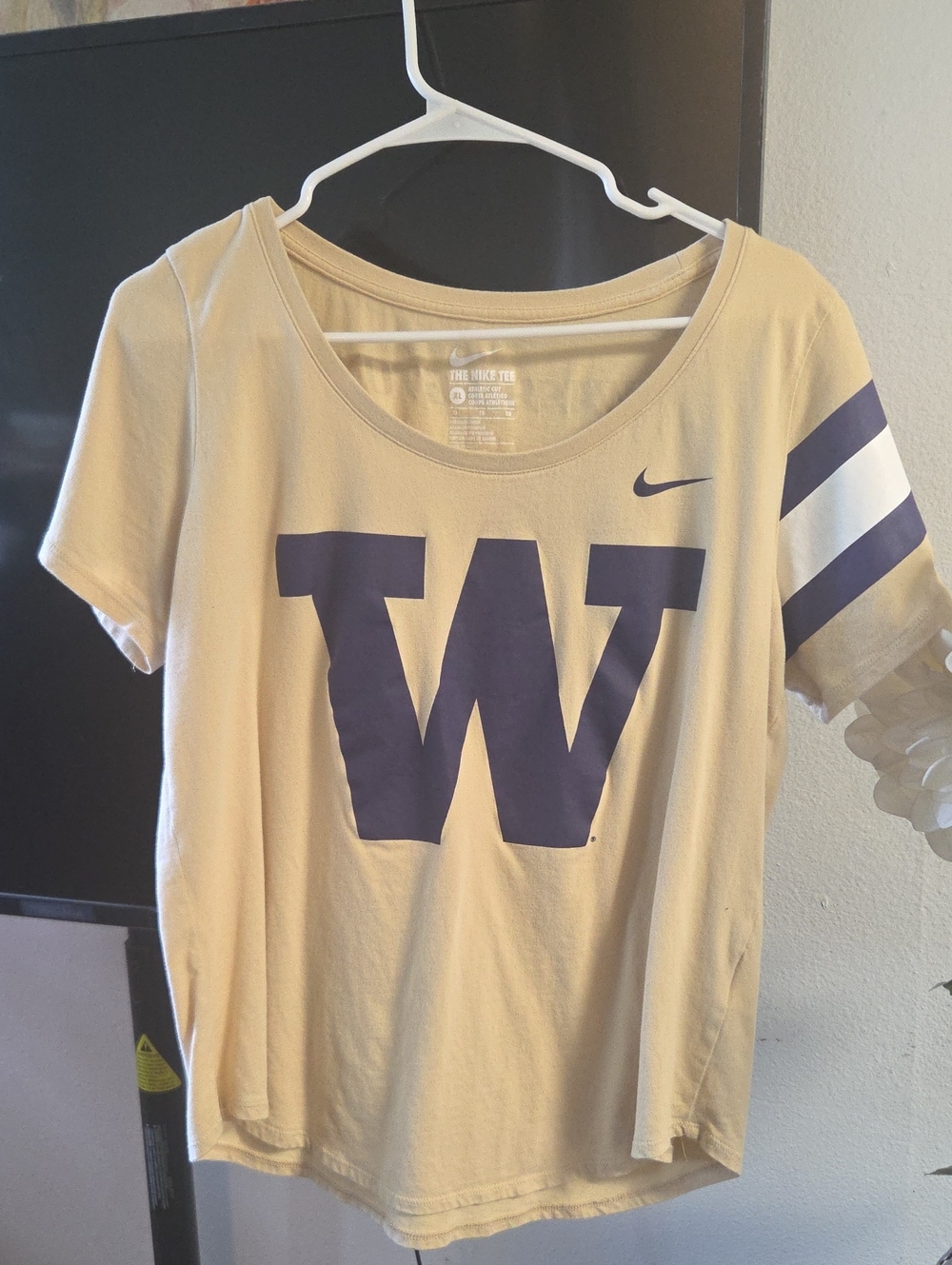 Nike Women’s Short Sleeve Scoop Tee - Cream with Purple WA